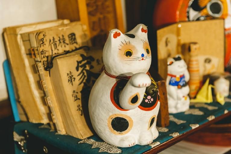 歴史ある空間 招き猫 こけし だるま